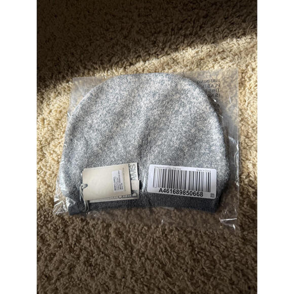 Barefoot Dreams Accessories - NEW! Barefoot Dreams Light Grey Cozy Chic Lite Beanie Hat OS